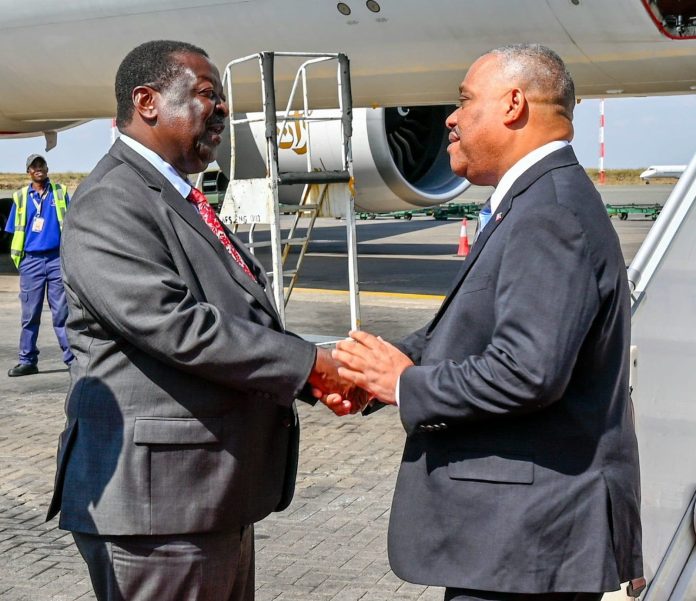 Garry Conille llega a Kenia en busca de apoyo para la seguridad de Haití
