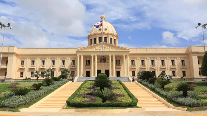 Gobierno reporta endeudamiento neto de US$14 mil millones, no 45 mil