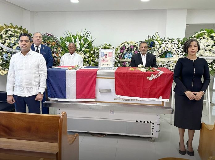 Junior Noboa y Kelvin Cruz dan último adiós a la gloria del deporte dominicano Osvaldo Virgil