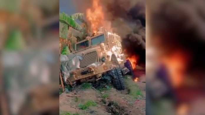 Pandilleros haitianos atacan e incendian vehículo blindado de la misión policial de Kenia