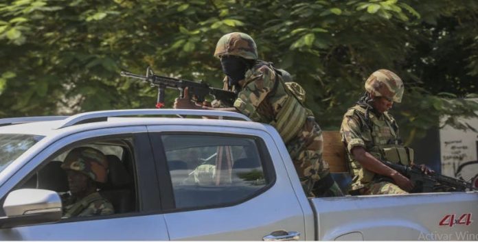 Policía en Haití combate pandillas que trata de apoderarse de la capital