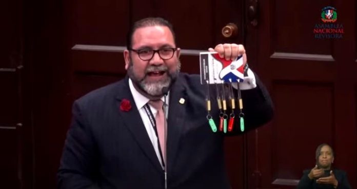 Rogelio Genao: «La Constitución que entró va a salir con 5 candados y vamos a botar la llave»