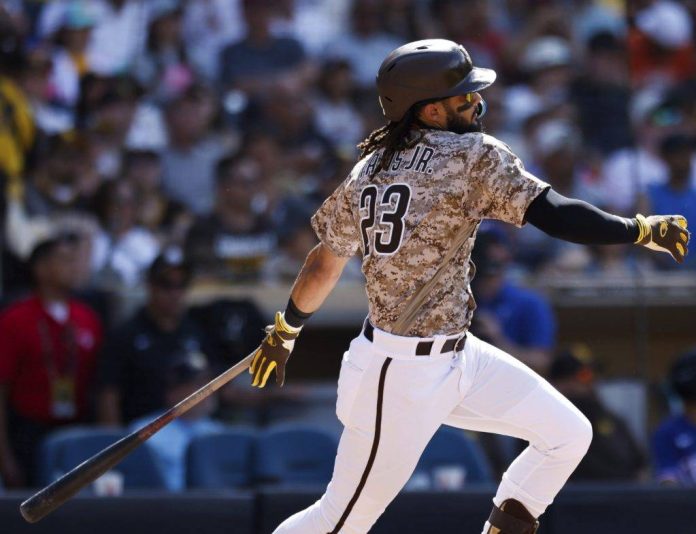 Tatis Jr. y Vientos pegan dos jonrones cada uno