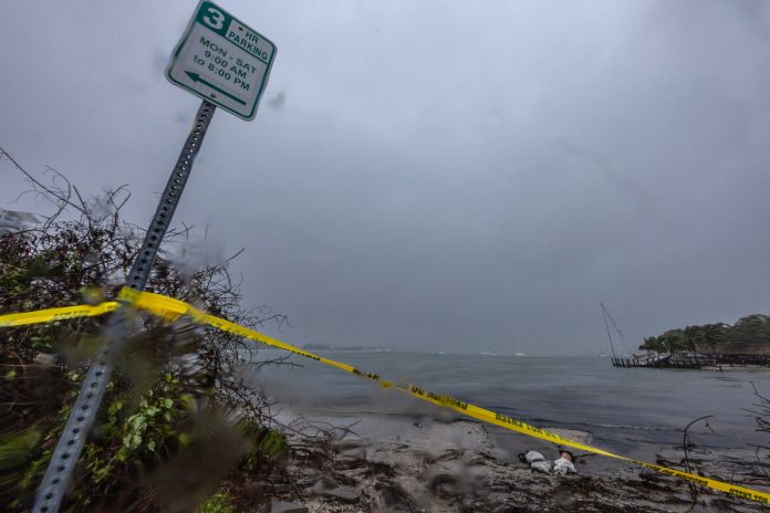 Video: Huracán Milton crece de tamaño y genera los primeros tornados en su camino a Florida