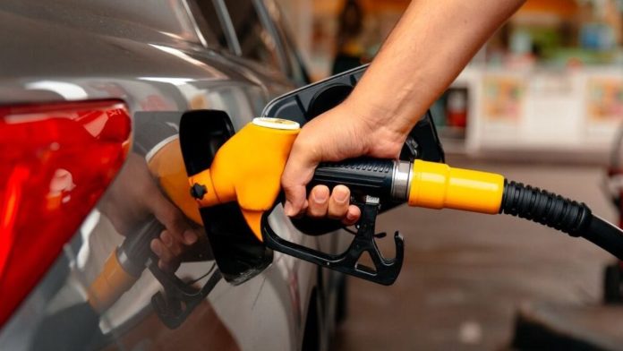 ¿Por qué es más fácil que suban los precios de los combustibles y no que bajen?