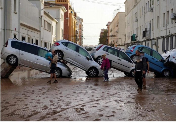 Elevan a 222 el número de muertos por las lluvias torrenciales en Valencia, España