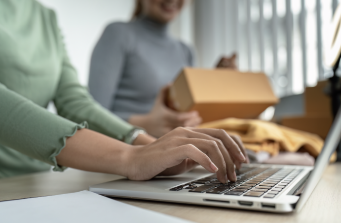 Orientan a personas en materia de compras de  Viernes Negro, CiberMonday y Navidad