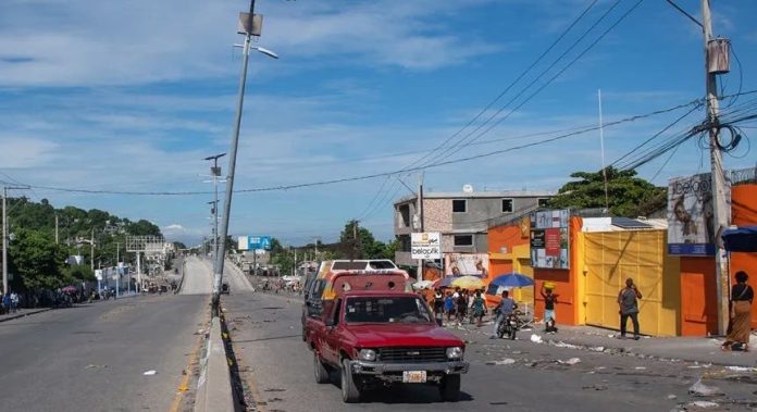 Paralizadas actividades en Puerto Príncipe tras amenazas de bandas armadas