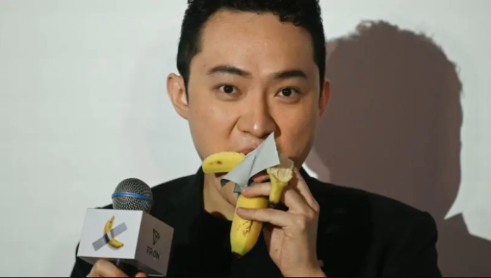 Hombre se comió la banana que compró por más de US$6 millones