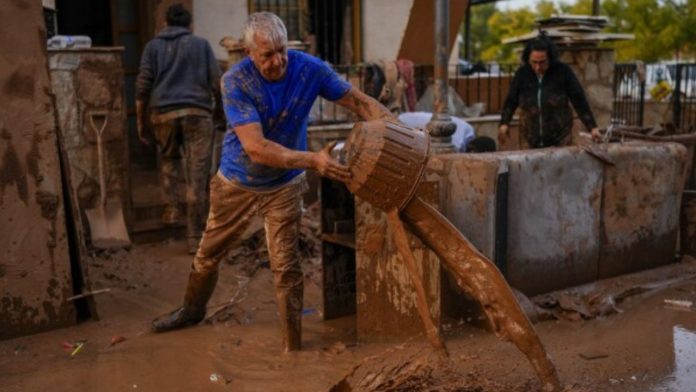 252 mil personas siguen sin teléfono y 15 mil sin electricidad por inundaciones en España