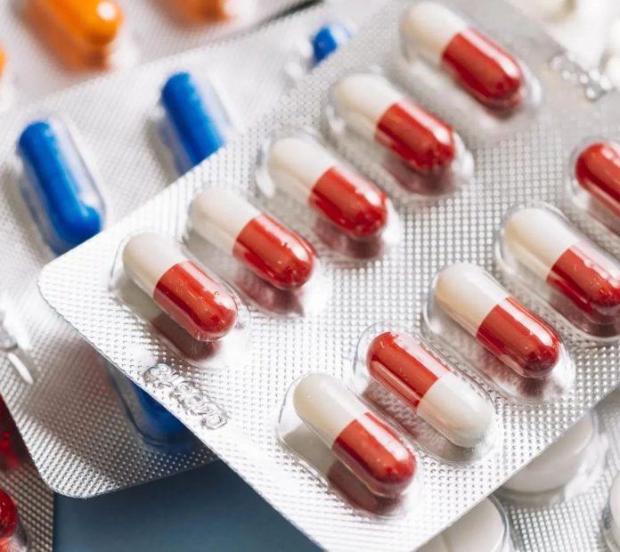 Bruselas alerta de «urgente amenaza» del mal uso de antibióticos en la UE