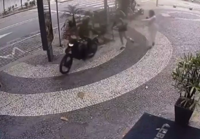 DJ es arrastrada por delincuente en un intento de atraco en Brasil