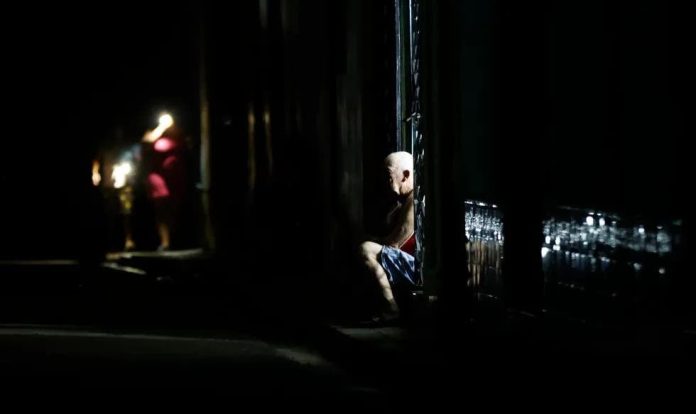 Huracán Rafael, de categoría 3, causa un nuevo apagón total en Cuba