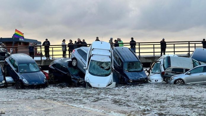 Intensas lluvias causan inundaciones en Cadaqués, España