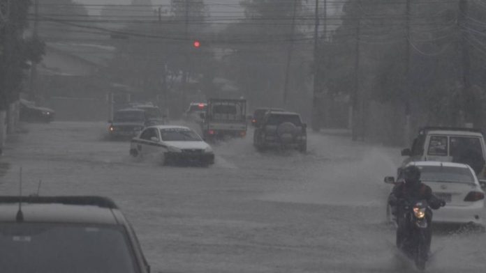 Más de 20 mil afectados y tres desaparecidos en Honduras por la tormenta tropical Sara