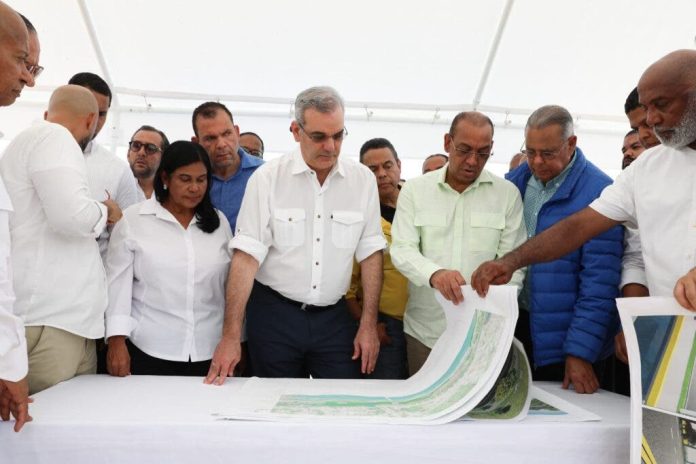 Presidente Luis Abinader supervisa los trabajos del malecón de Nagua