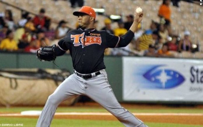 Toros cortan racha derrotas; fabrican tres vueltas en el 9no