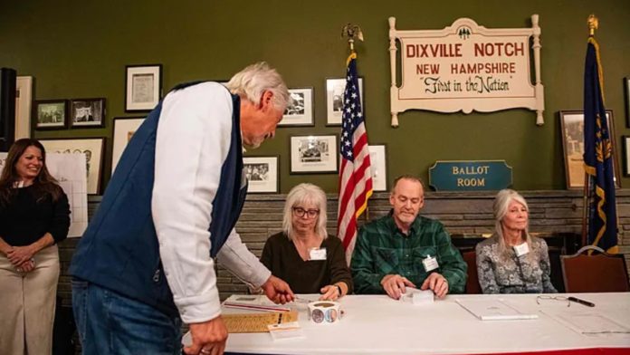 Trump y Harris empatan en Dixville Notch, el primer pueblo en votar en EE.UU.