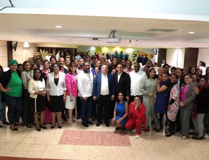 Cooperativa de maestros realiza jornada de salud con el doctor Cruz Jiminián