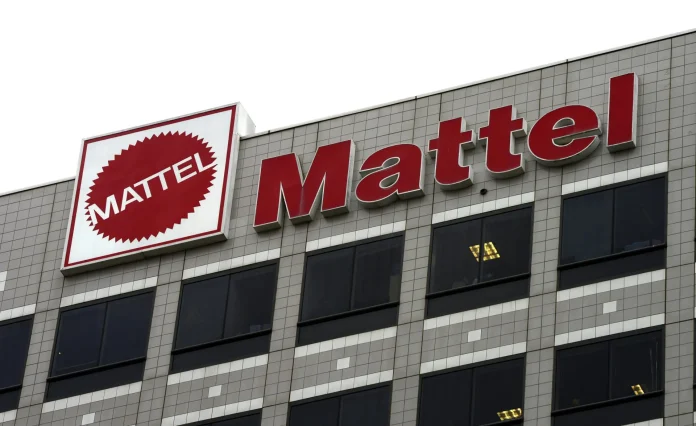 Demandan a Mattel por vender muñecas de ‘Wicked’ que incluían un enlace a una página para adultos
