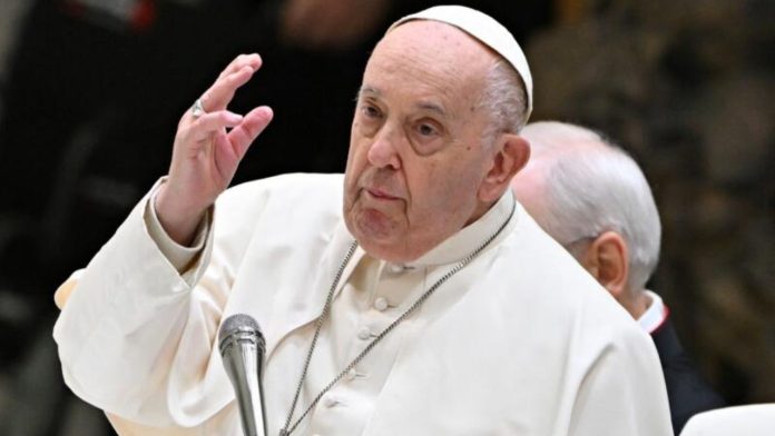 El papa pide la paz en Ucrania con la amenaza del invierno para millones de desplazados