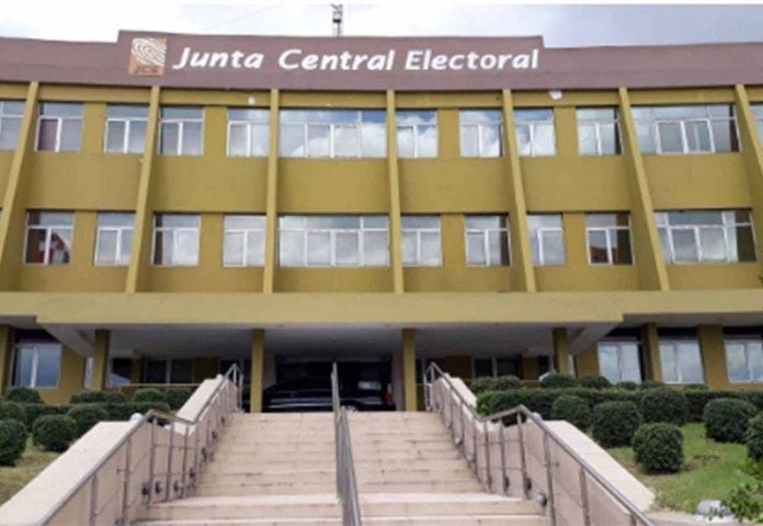 La JCE ratifica varios directores por buen desempeño