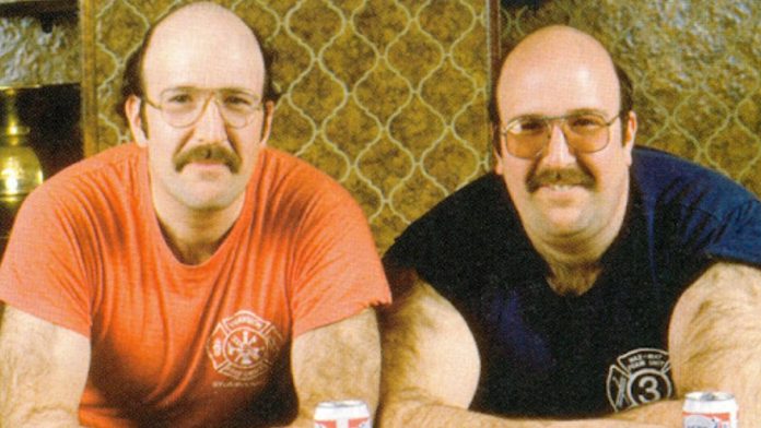 La historia de dos desconocidos que descubrieron ser gemelos separados al nacer