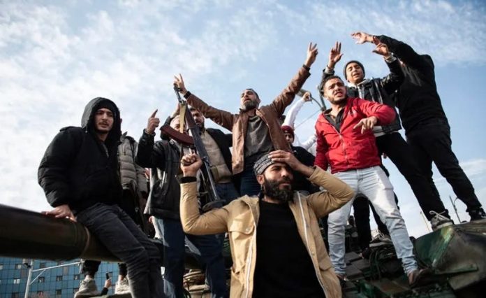 La nueva autoridad militar siria anuncia el levantamiento del toque de queda en Damasco  