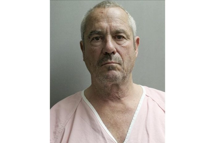 Mató a su hijo al confundirlo con un intruso y luego quemó el cuerpo