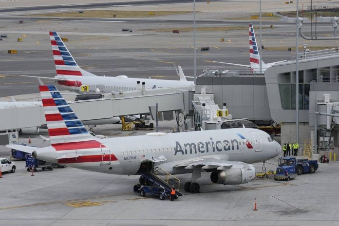 Operaciones de American Airlines se reanudan tras problema técnico que afectó vuelos en EEUU