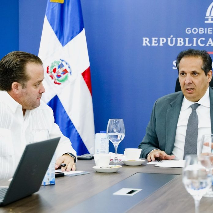 Ministros Paliza y Atallah coordinan acciones para fortalecer sistema sanitario del país