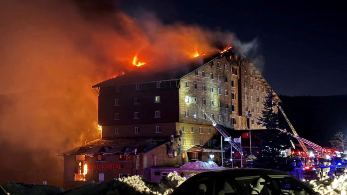Se incendió un hotel repleto de turistas en Turquía: al menos 66 muertos y 51 heridos