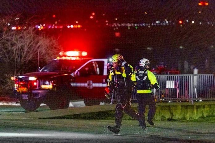 Rescatistas siguen sin hallar sobrevivientes del choque aéreo en Washington