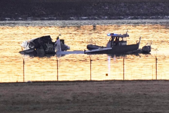 Descartan que haya supervivientes del accidente aéreo de Washington