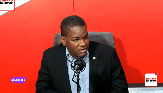 Cirujano explica qué no hacer después de realizarse un implantes mamarios