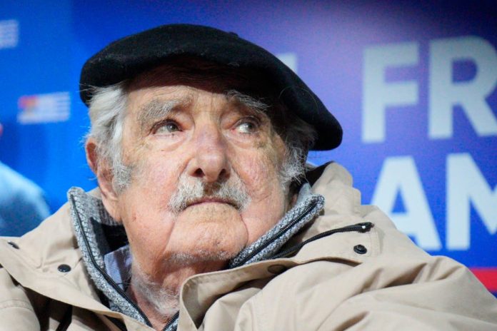 Mujica pide que “lo dejen tranquilo», informa de que el cáncer se le expandió al hígado