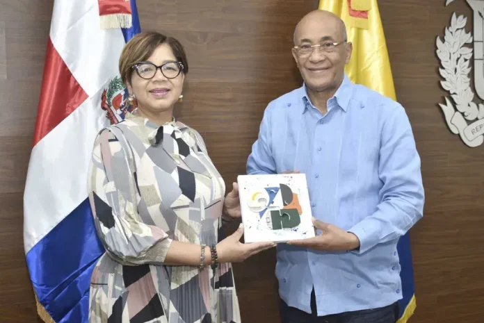 Reconocen a Olaya en Colombia