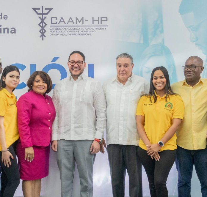 Escuela de Medicina UCE obtiene acreditación internacional