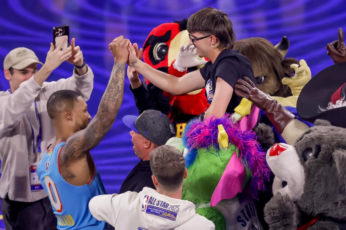 Un fan de la NBA gana 100.000 dólares en un concurso del All-Star
