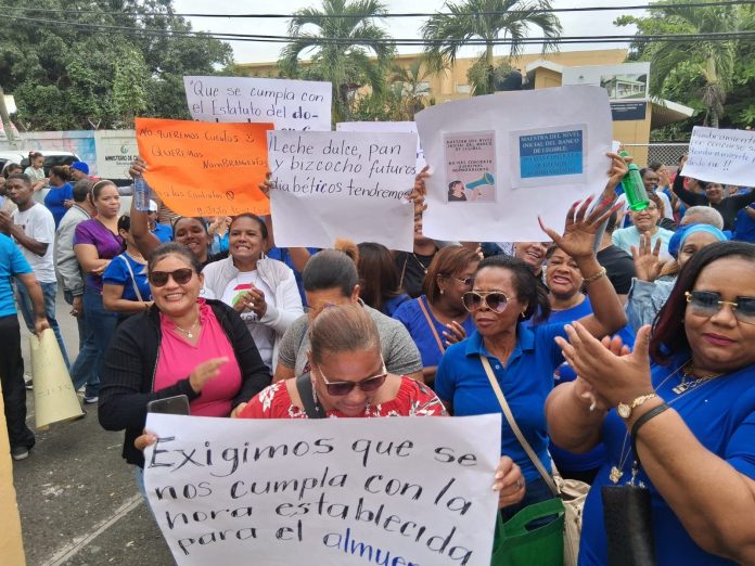 Maestros en pie de lucha: exigen mejores condiciones en Cotuí