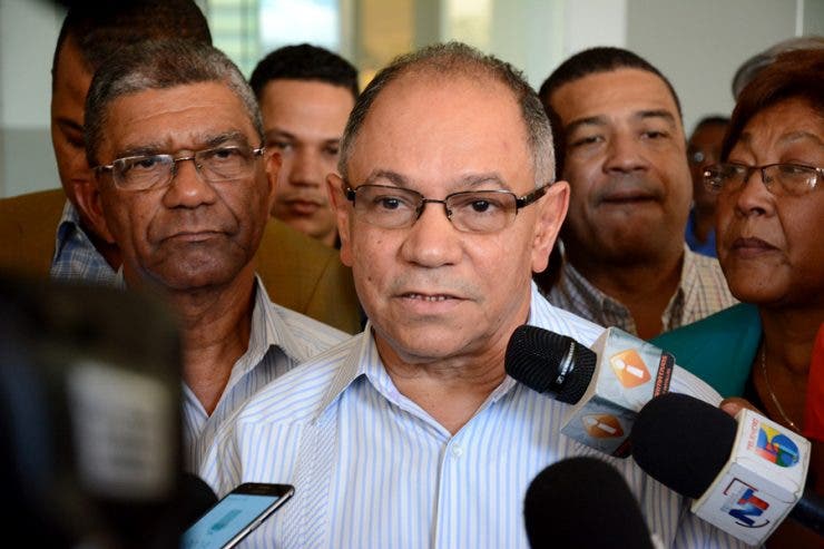 Sindicales ponen sobre la mesa un 30% de aumento salarial