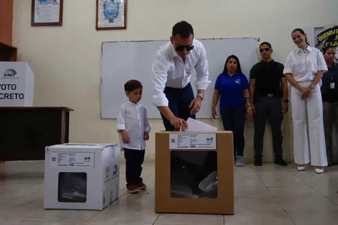 Comenzaron las elecciones en Ecuador