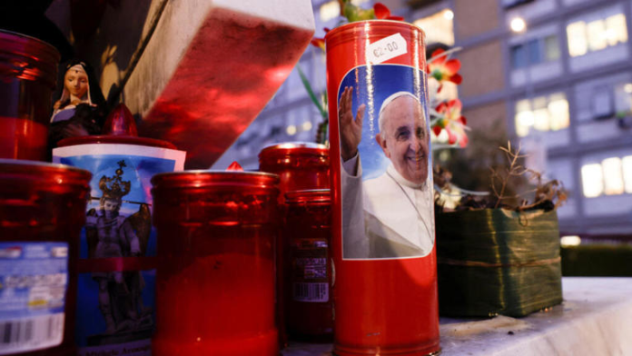 El Papa Francisco sigue hospitalizado y aún no está «fuera de peligro»