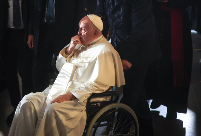 El papa Francisco sufre «neumonía bilateral» y su cuadro clínico sigue siendo «complejo»