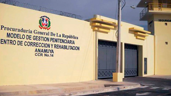 Recluso de la cárcel de Higüey toma como rehén a un agente para exigir traslado