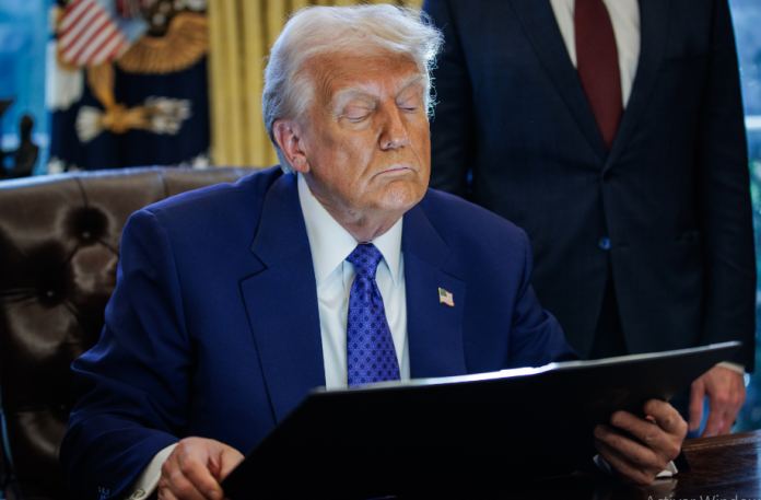 Trump planea nuevos aranceles contra la industria del automóvil para el 2 de abril