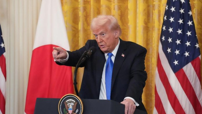 Trump veta a la agencia AP del Despacho Oval por no usar el nombre «Golfo de América»