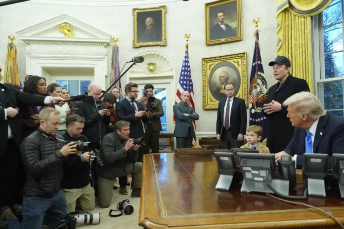 Trump veta a la agencia AP del Despacho Oval por no usar el nombre ‘Golfo de América’