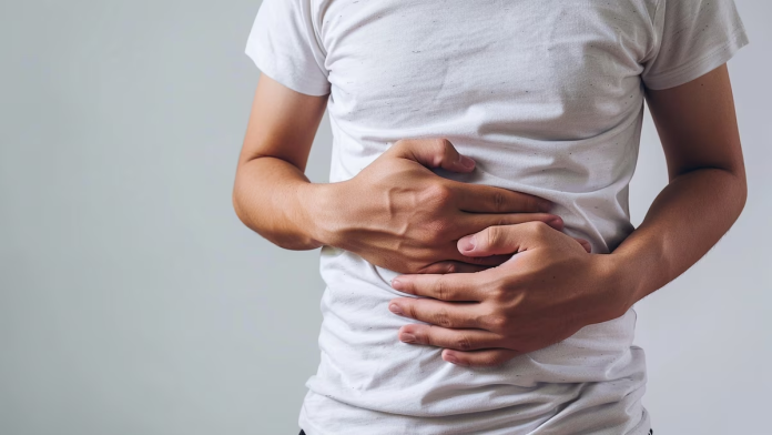 Su cuñado le selló el ombligo con pegamento como broma: él se vengó llevándolo a juicio para saldar la deuda médica