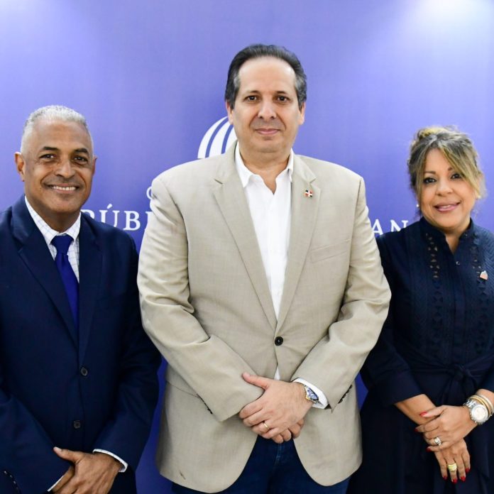 Ministro de Salud, Víctor Atallah, juramenta a dos nuevos viceministros